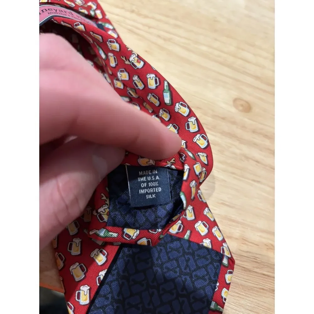 Vineyard Vines Mens Red Silk Tie Beer Mugs Bottles Reindeer Holiday‎ Sz 59